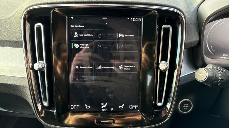 Volvo Xc40 2.0 B4P Momentum 5dr Auto [7 speed] Petrol Estate